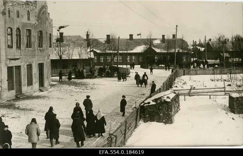 Kesktänav Mõisaküla alevis.