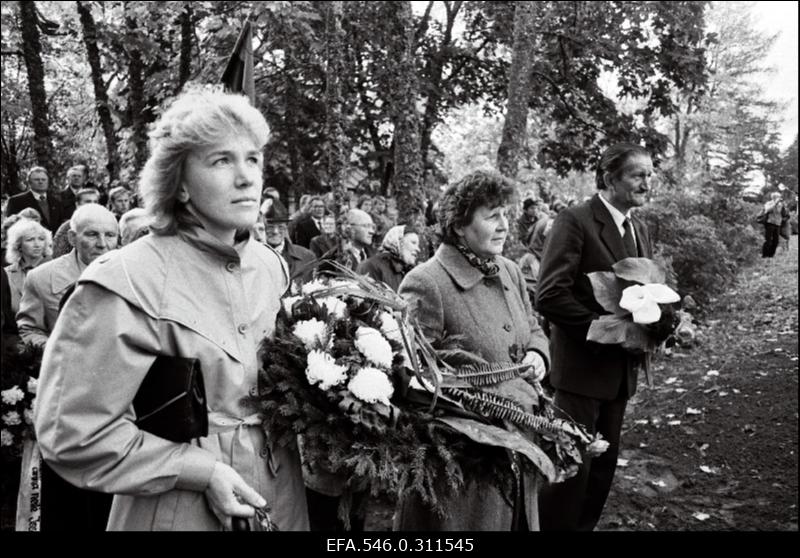 Kullamaa ausamba avamine.