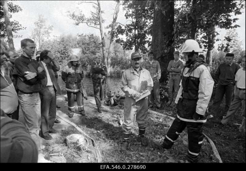 Tuletõrjetehnika katsetamine[metsa]põlengu kustutamiseks.
