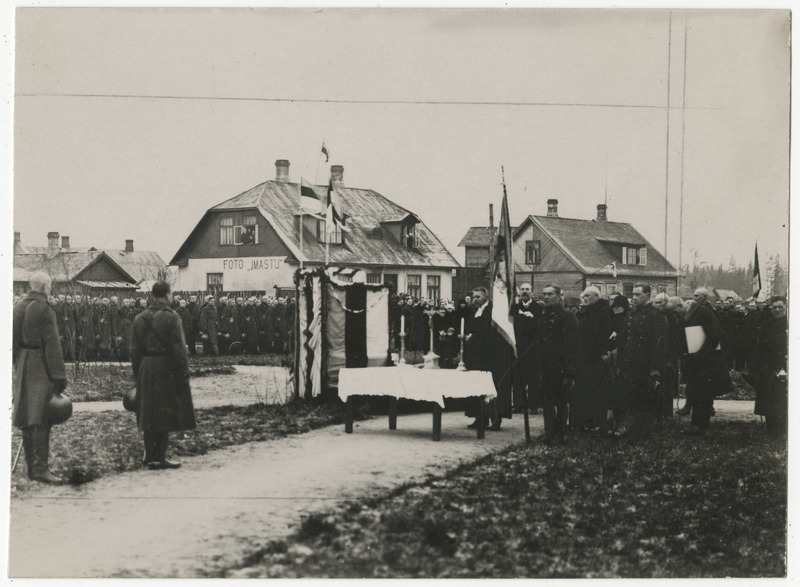 1. Soomusrongide rügemendi lipu õnnistamine õpetaja Beermanni poolt Tapal, 02.12.1928