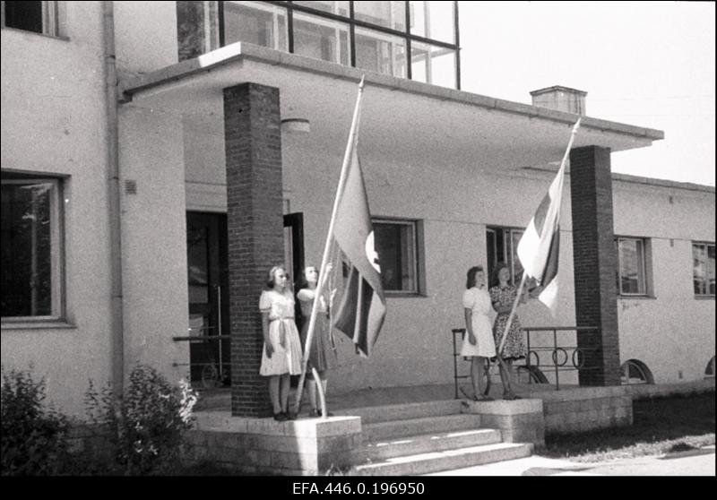 Eesti Rahva Ühisabi (ERÜ) poolt avatud laste suvikodu endises Punase Risti sanatooriumis.