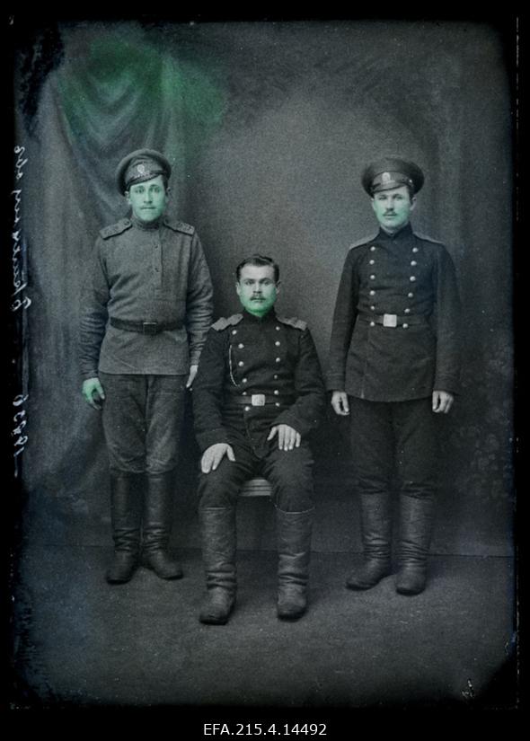 Grupp sõjaväelasi, (foto tellija Brihuntsoff [Brihuntsov]).