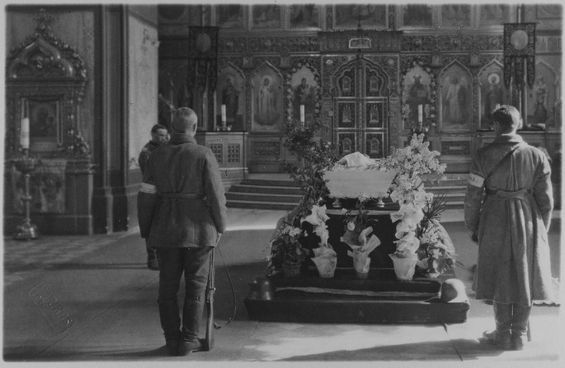 Vabadussõda. Lätis langenud Soomusrongide Divisjoni ülema kohusetäitja  kapten Anton Irve leinatseremoonia Aleksander Nevski katedraalis.