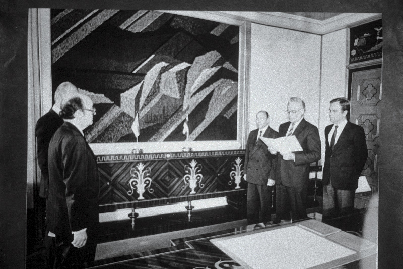 Soome Vabariigi suursaadik Eestis Jaako Kaurinkoski (vasakult 1.) vastuvõtul Eesti Vabariigi Ülemnõukogu esimehe Arnold Rüütli (paremalt 2.) juures Kadrioru lossis. Paremalt 3. Eesti Vabariigi välisministri asetäitja Enn Liimets.