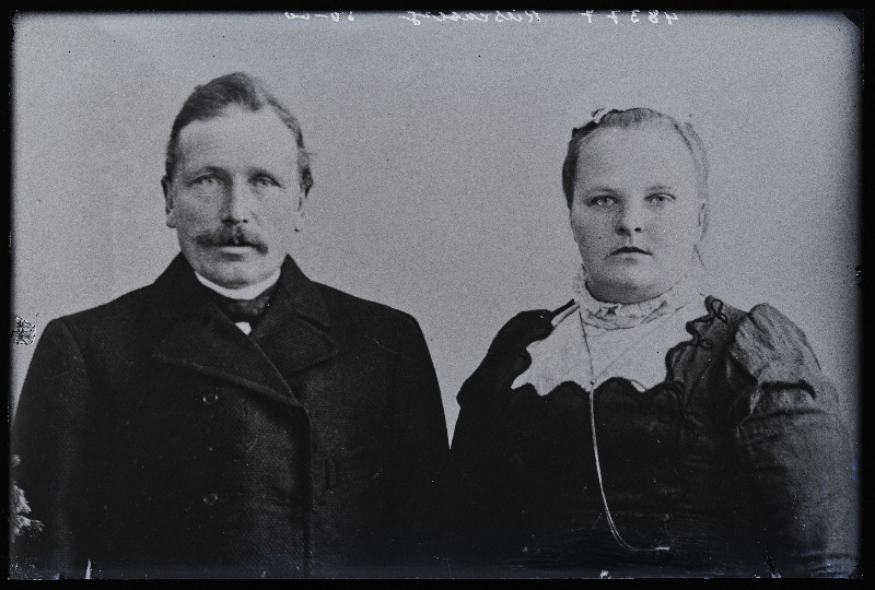 Mees naisega, (22.03.1927 fotokoopia, tellija Riesenberg).