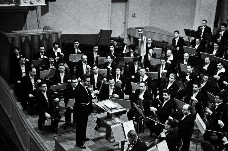 RAT „Estonia“ peadirigent Neeme Järvi Bulgaaria sümfooniaorkestrit juhatamas.