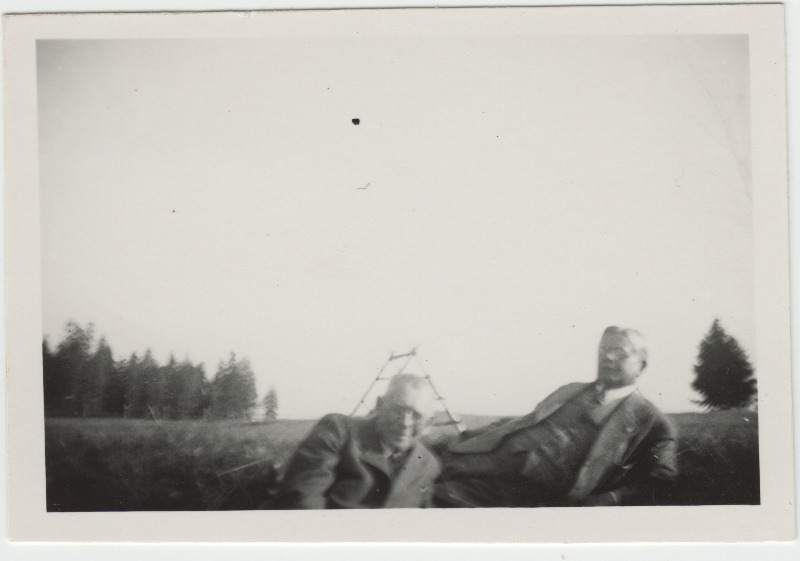 Eduard Virgo kaaslasega looduses