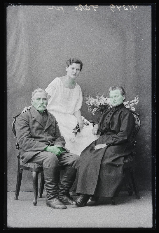 Vanapaar tütrega, (foto tellija Päts).