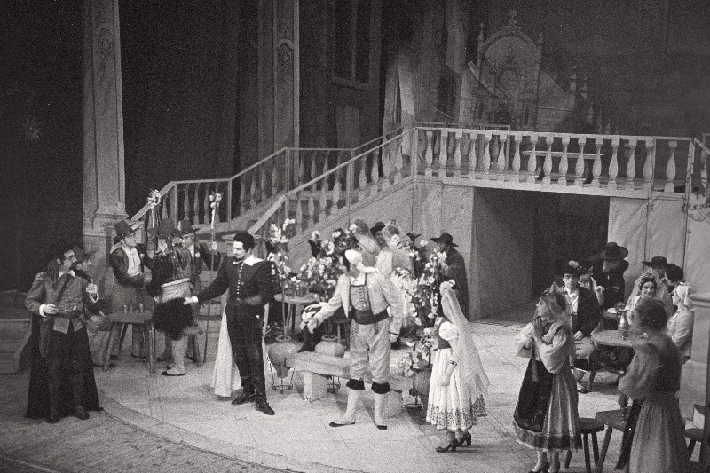 Stseen W. A. Motzarti ooperist "Don Juan" RAT Estonias" vasakult neljas Don Juan - ENSV teeneline kunstnik Georg Ots.