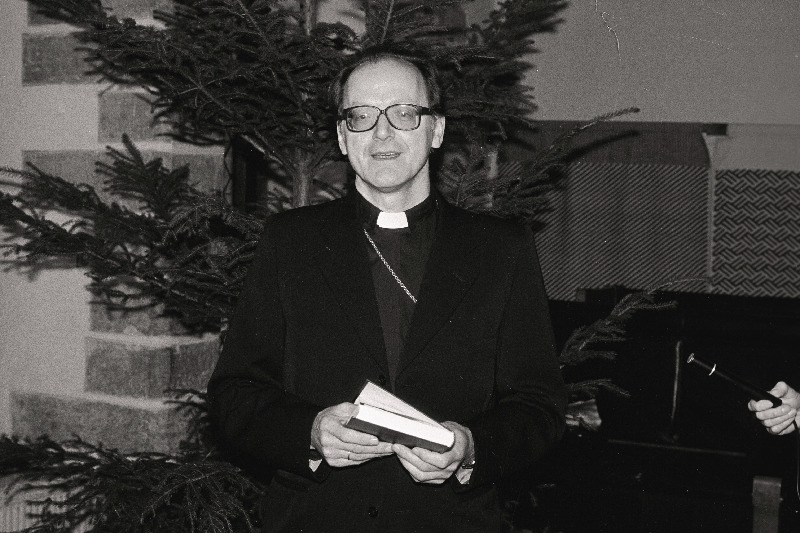 Eesti Evangeelse Luterliku Kiriku Tallinna lauluraamatukomisjoni sekretär, Toompea toomkoguduse õpetaja Ivar-Jaak Salumäe, kes osales Kiriku Laulu- ja Palveraamatu koostamisel.