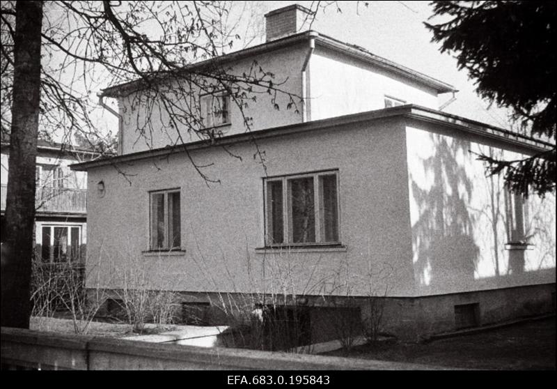 Elamu Nõmmel Rahvamaleva tänaval, kirjanik Erni Krusteni kodu.