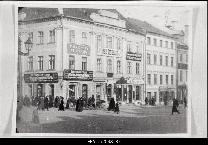 Vaade Raekoja platsi ja Rüütli tänava nurgale.