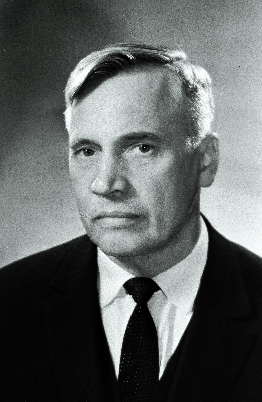 Vendelin, Albert - Eesti NSV Ülemnõukogu kaheksanda koosseisu saadik, Eesti NSV Ministrite Nõukogu esimehe asetäitja.
