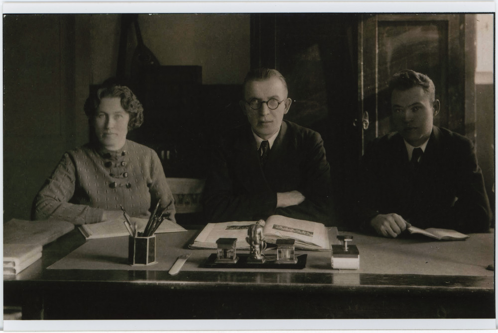 Pisisaare algkooli õpetajad Mare Roos, Ain Otto ja Erich Meister, fotokoopia