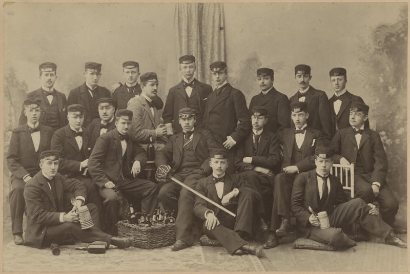 Arvatavasti korporatsiooni "Livonia" 1898. a II semestri rebasecoetus oldermanniga, grupifoto