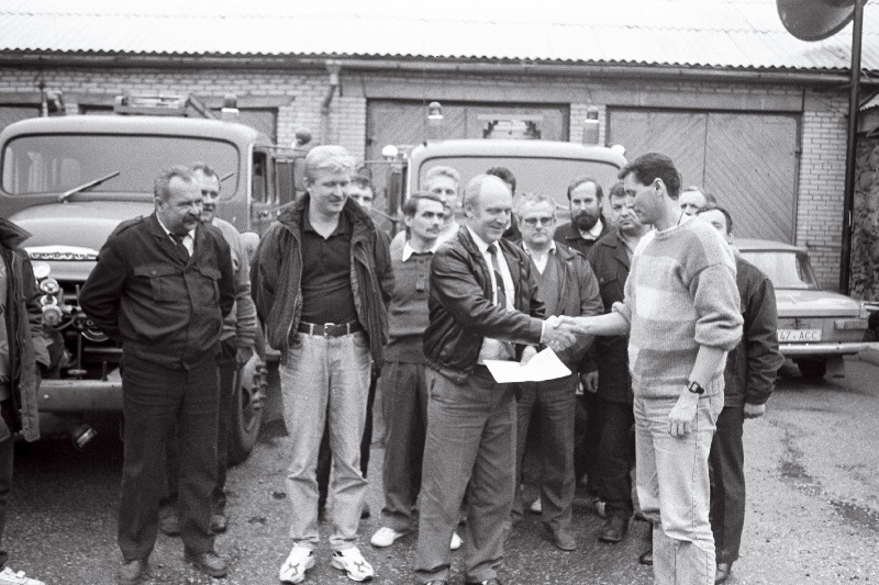 Rootsist kingituseks saadud tuletõrjeauto Volvo N-84 üleandmine Võru tuletõrjujatele.