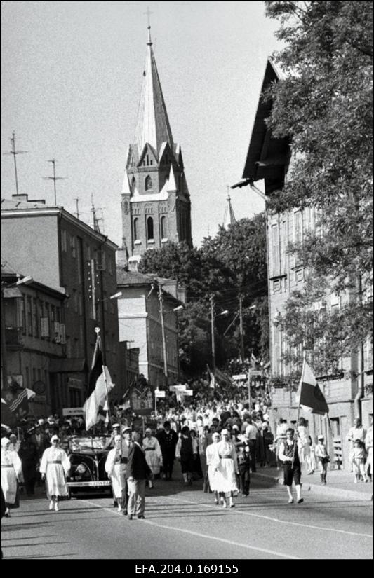 Tartu maakonna laulupäev.