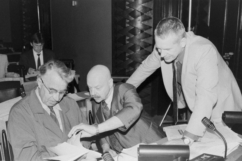 Riigikogu liikmed Eesti Kodaniku toetajad (vasakult) Kaljo Põldvere, Jüri Toomepuu ja Peeter Lorents.