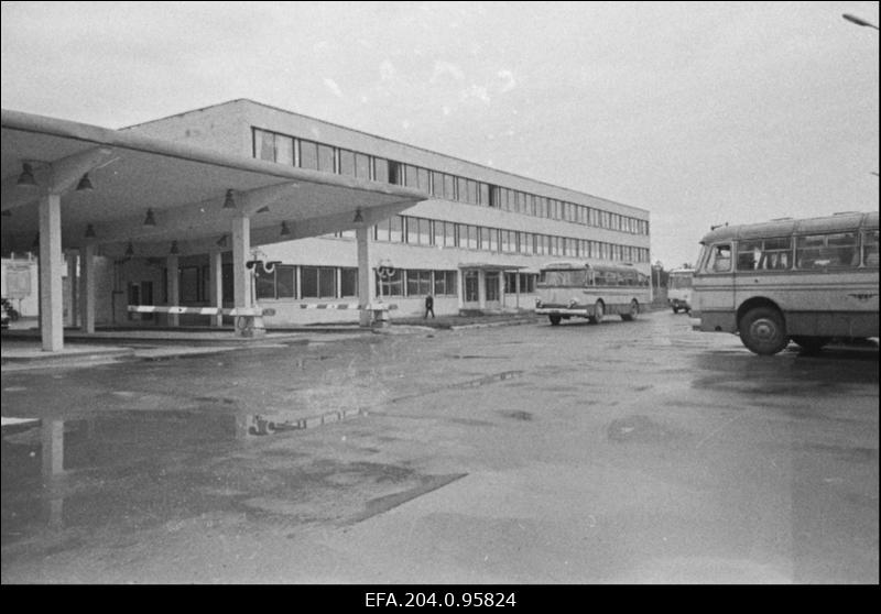 Vaade Kohtla-Järve uuele Autobussipargi hoonele.