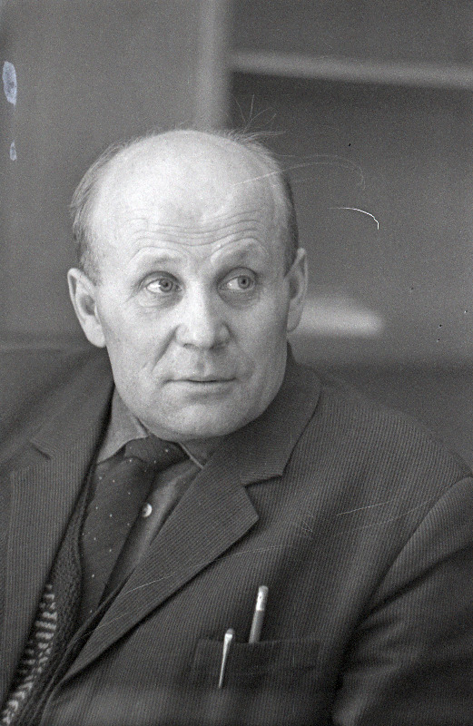 Pähklimägi, August- ENSV teeneline ajakirjanik.