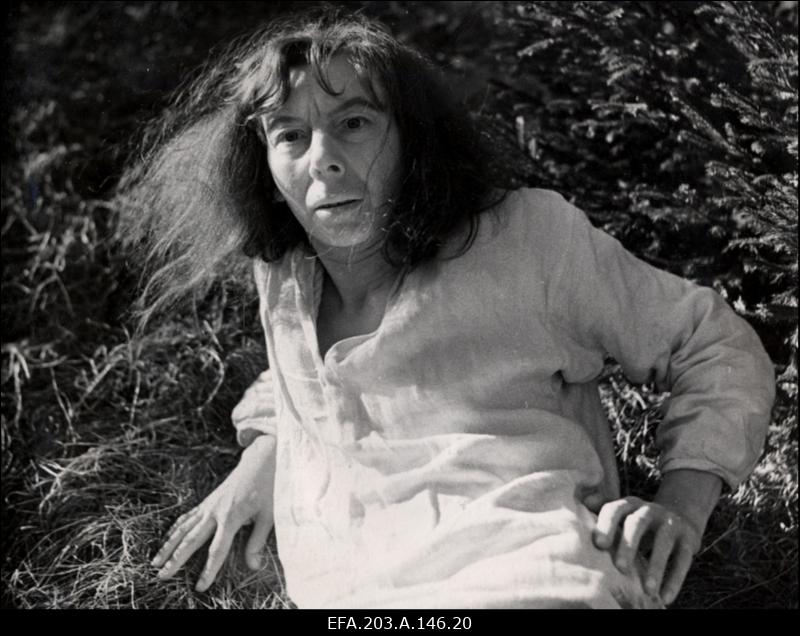 Näitleja Leida Rammo Lisette osas filmistuudio Tallinnfilm mängufilmis Põrgupõhja uus Vanapagan.