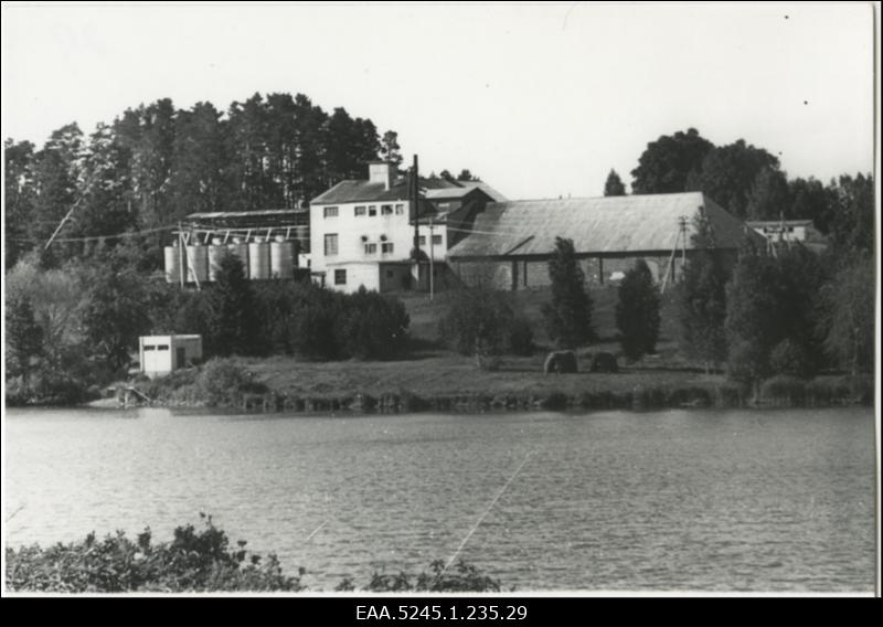 Teiselpool järve asuv tootmishoone