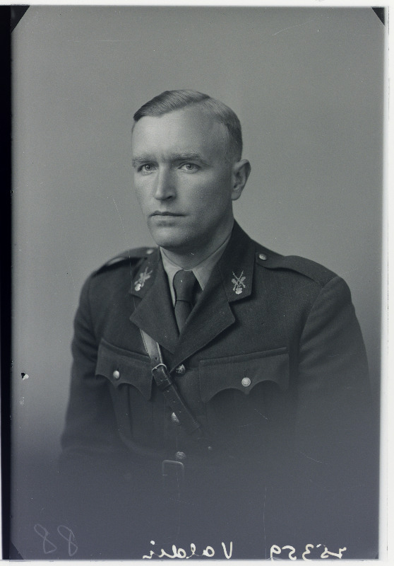 Sõjavägede Staabi sekretär kapten Ernst Valdin.
