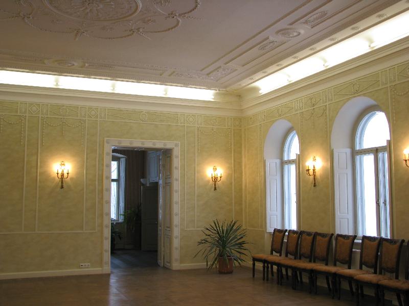 Puurmani mõisa sisevaade. Kipsdekoor.