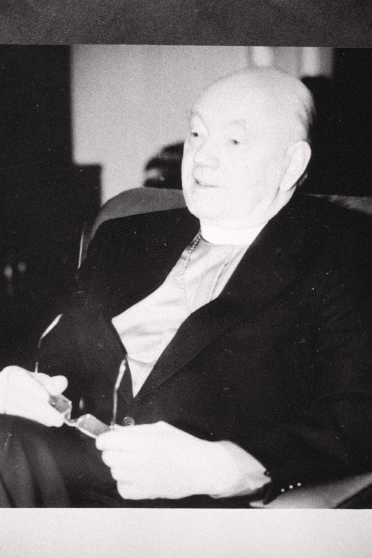 Eesti Evangeelse Luterliku Kiriku peapiiskop Kuno Pajula ajalehe Kodumaa toimetuses.