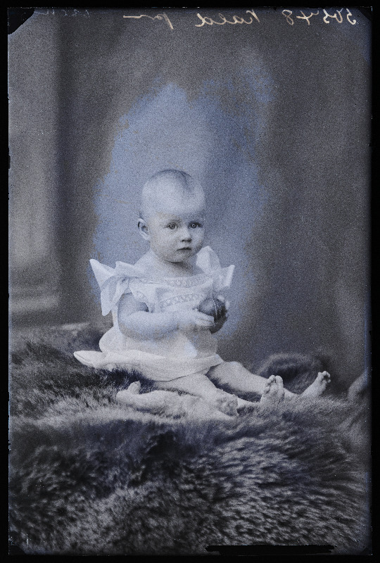 Väike laps, (foto tellija Kald).