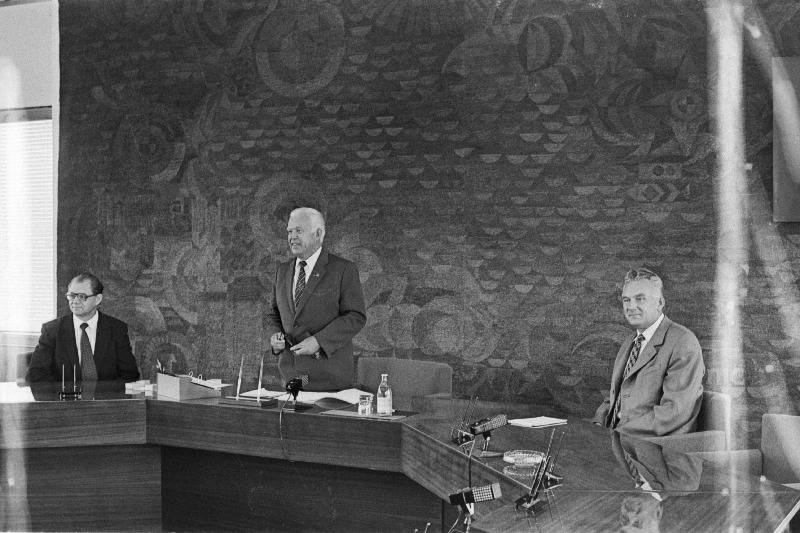 NLKP Keskkomitee juures asuva Ühiskonnateaduste Akadeemia ja Leningradi Kõrgema Parteikooli lõpetanute vastuvõtul EKP Keskkomitees kõneleb EKP Keskkomitee esimene sekretär K.Vaino, Vasakult 1. EKP Keskkomitee teine sekretär A.Kudrjavtev, 3. EKP Keskkomitee sekretär A.-B.Upsi.