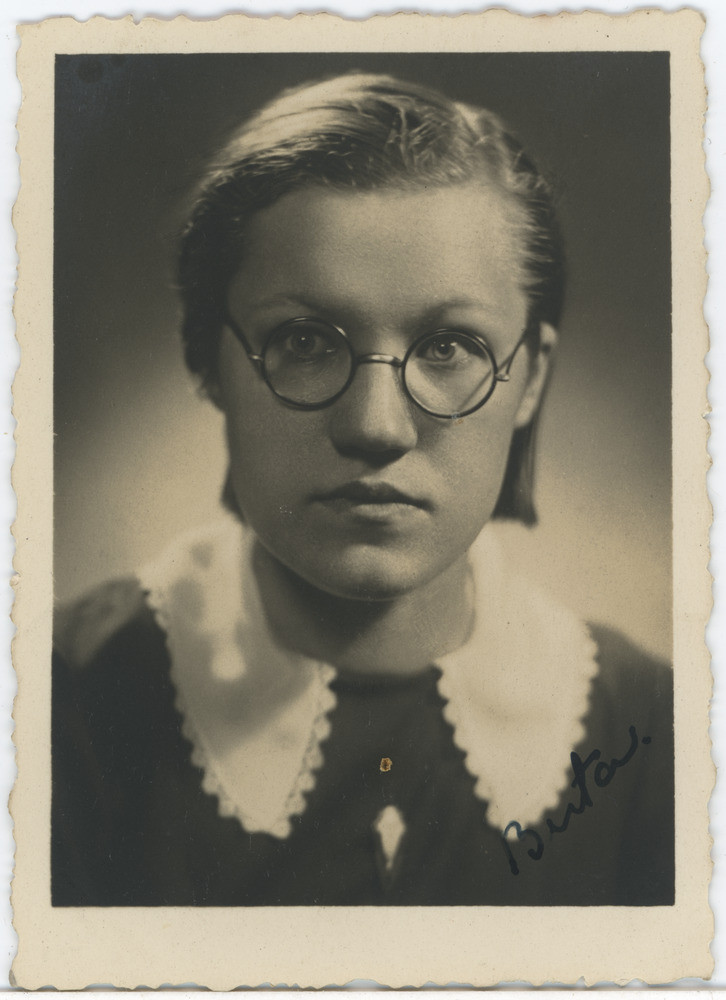 Tartu ühis-kaubanduskooli abiturient Berta Hints, portreefoto