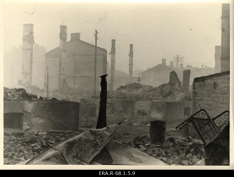 Vaade purustatud hoonetele Raua tänaval märtsipommitamisele järgnenud päeval