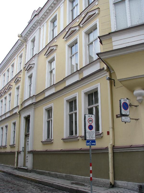 Hoone Hobusepea ja Pika tänava nurgal. Vene Föderatsiooni saatkond.