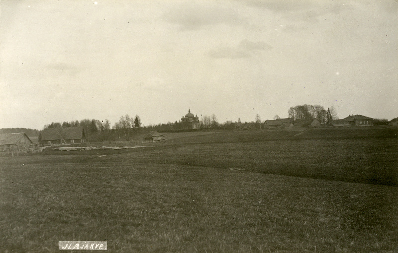 Vaade Lutsu talust Ilmjärve vene õigeusu kirikule ja koolimajale.