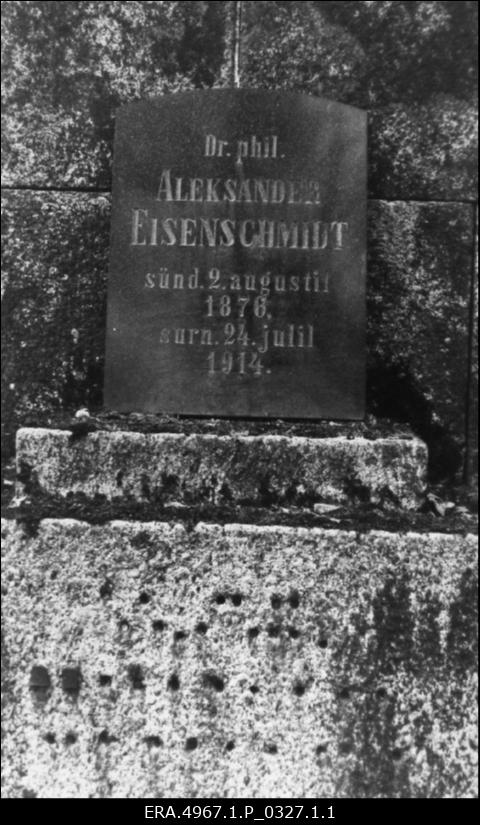 Muinsuskaitsepäevade üritused Tartus. 15.-17.04.1988. Rahvakogunemine Raadi kalmistul. Aleksander Eisenschmidti hauamonument