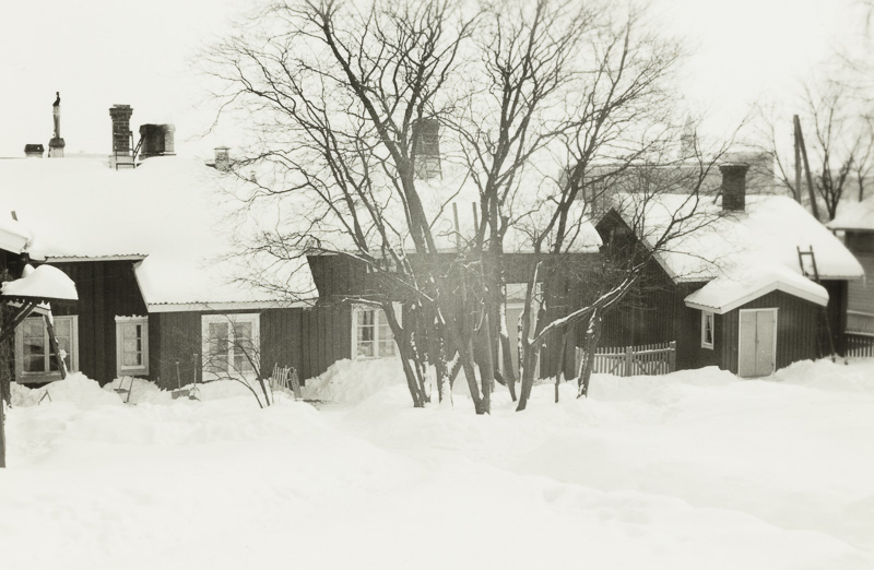 Raunistulan lastenseimen päärakennus ja pikkurakennus talvella 1958.; yleiskuva