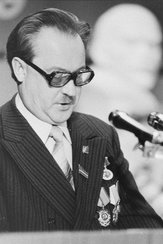 EKP XVIII kongressil esineb sõnavõtuga tootmiskoondise "Estremrõbflot" peadirektor F.Šalavin.