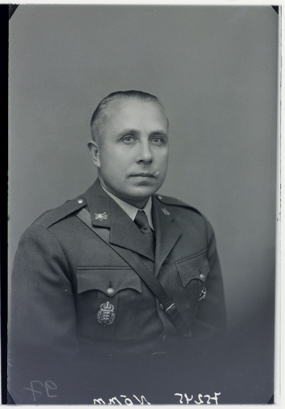Suurtükiväe inspektori käsundusohvitser kapten Arnu Nõmm.
