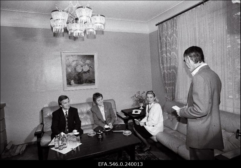 Eesti Piirivalveamet. Siseminister Lagle Parek (istub paremal) külastab piirivalveametit.