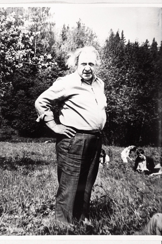 Kirjanik Osvald Tooming.