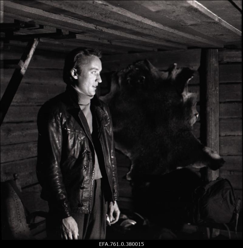 Stseen filmist "Metskannikesed". Sanderi rollis Sulev Luik