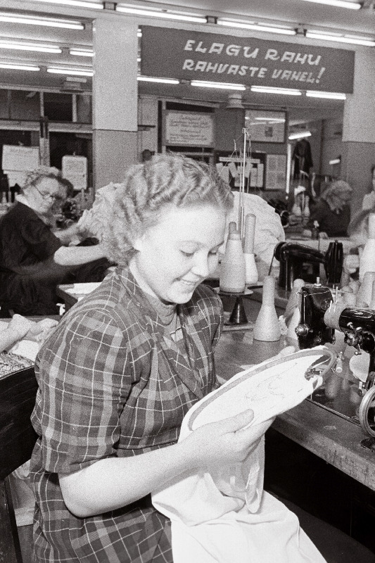 Trikotaaživabriku Marat tööline Asta Rannala.