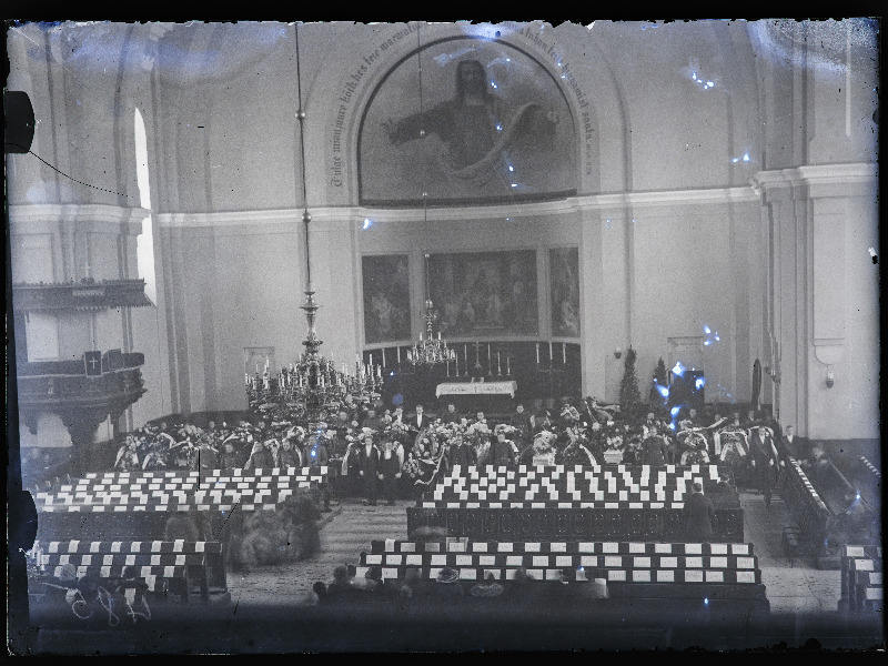 1. detsembri 1924. aasta ülestõusu ajal surma saanud sõjakooli kadettide matusetalitus Kaarli kirikus.