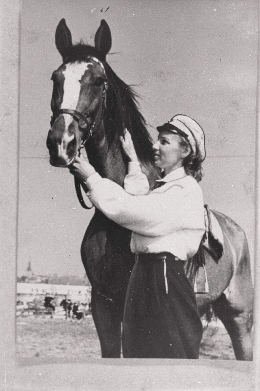 Toome, Olga - ALMAVÜ esivõistlustel ratsaspordis võitjaks tulnud ratsasportlane.