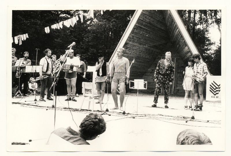 EÜE-87 Festival Varblas III. Esineb Abruka rühm