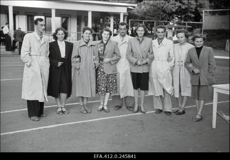 NSV Liidu 1953. a noorte tennise esivõistlusest osavõtjad.