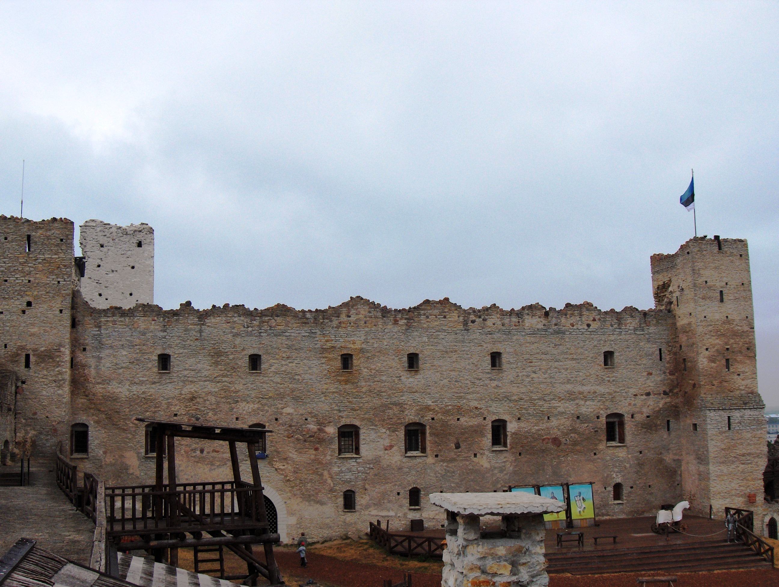 HPIM2299 Rakvere ajalooline linnus tänapäevas - This is a photo of cultural heritage monument of Estonia number