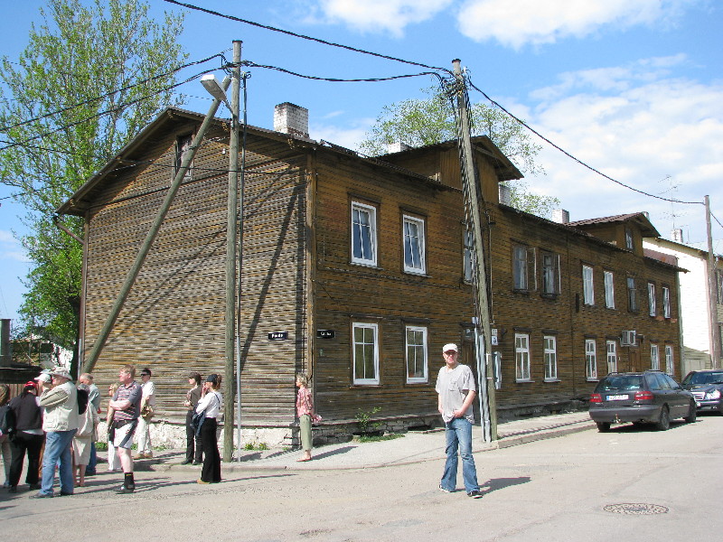 Kitseküla asum. Elamu Kauba ja Paide tänava nurgal.
