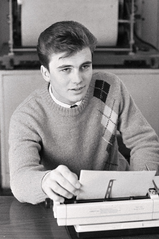 ELKNÜ Tallinna Mererajooni Komitee Õpilasstaabi ajalehe "Õppiv Hääl" toimetaja Tõnis Peebo.